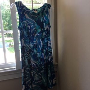 Short sleeve scoop neck dress